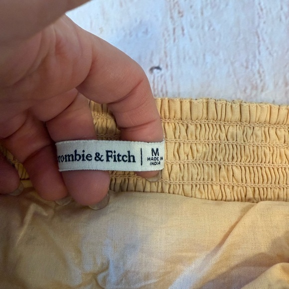 Abercrombie and Fitch women’s pinch pleated tube top size medium yellow gold - Picture 4 of 5